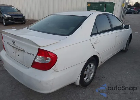 2003 Toyota Camry Le z USA, uszkodzony, nr VIN 4T1BE32K03U148605